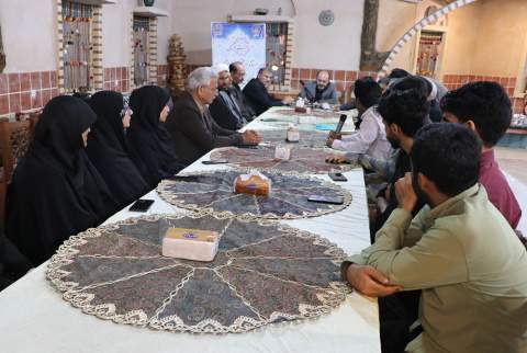 نشست صمیمی استاندار هرمزگان با نخبگان علمی، فرهنگی و کار آفرینان کمیته امداد