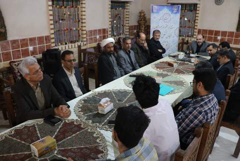 نشست صمیمی استاندار هرمزگان با نخبگان علمی، فرهنگی و کار آفرینان کمیته امداد