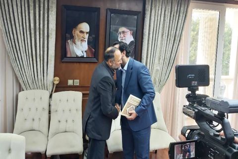 امضای تفاهم‌نامه همکاری میان کمیته امداد و سازمان منطقه آزاد کیش - 1403/02/12