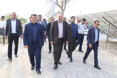 افتتاح نخستین نیروگاه خورشیدی حمایتی-تجمیعی مددجویان در استان هرمزگان - 1403/05/03