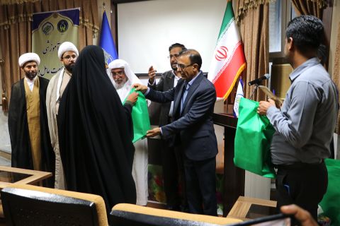 نشست تخصصی، آموزشی و توجیهی رؤسای هیئت عامل و اعضاء مراکز نیکوکاری استان هرمزگان- 1403/08/14