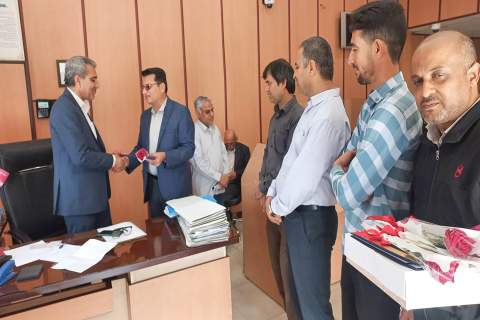 تجلیل از مدیران و روسای بانک های عامل استان به مناسبت ولادت حضرت علی (ع) - 1403/10/24
