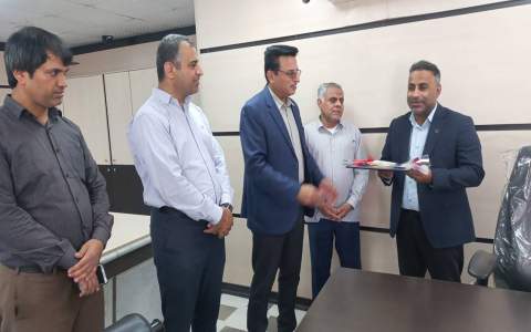 تجلیل از مدیران و روسای بانک های عامل استان به مناسبت ولادت حضرت علی (ع) - 1403/10/24