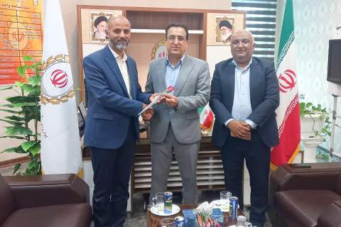 تجلیل از مدیران و روسای بانک های عامل استان به مناسبت ولادت حضرت علی (ع) - 1403/10/24